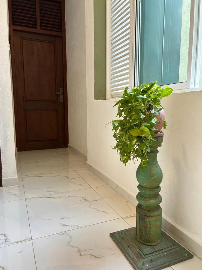 By Sunrise Guest house Colombo